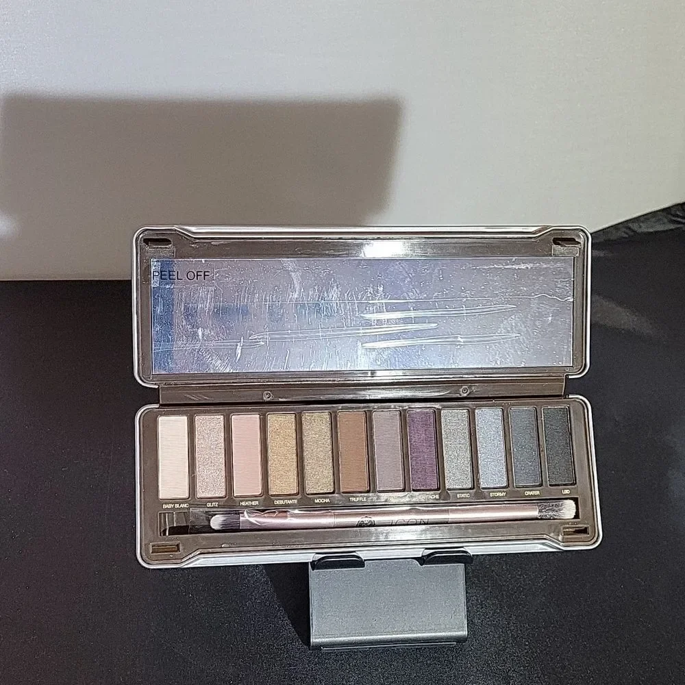 ICON SMOKED COLOR EYESHADOW PALETTE